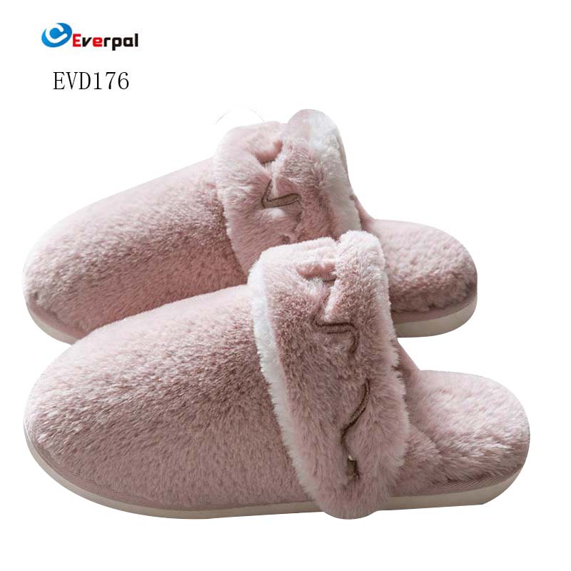 Welk materiaal is goed voor pluche indoor slippers?