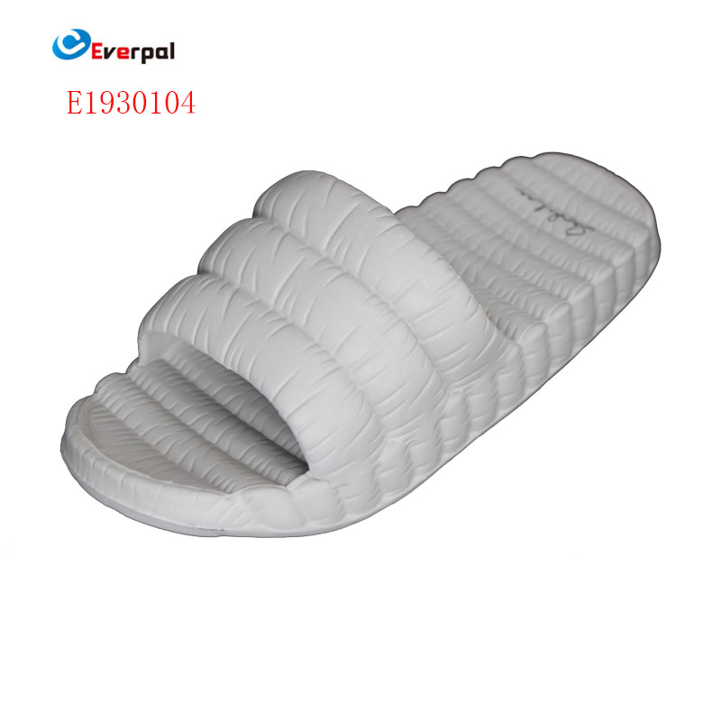 Hoe kies ik het materiaal van indoor slippers?