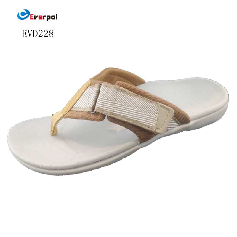 Waarom zou u orthopedische slippers voor heren kiezen voor maximaal comfort en voetgezondheid